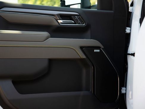 New 2026 Chevrolet Silverado 2500 ZR2 AWD/4WD image 12