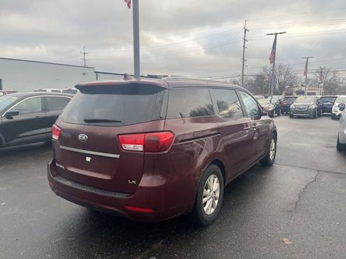 Used 2016 Kia Sedona LX image 5