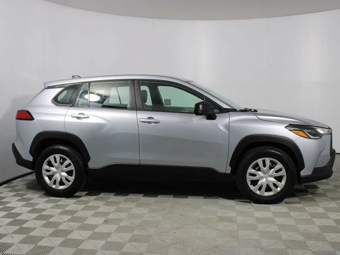 Used 2025 Toyota Corolla Cross L FWD image 38