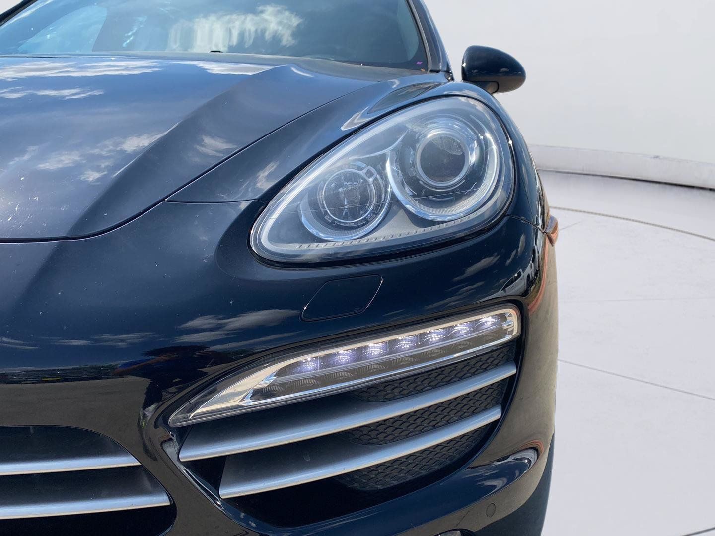 Used 2014 Porsche Cayenne Platinum Edition AWD/4WD image 10