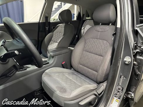 Used 2017 Kia Niro LX FWD image 7
