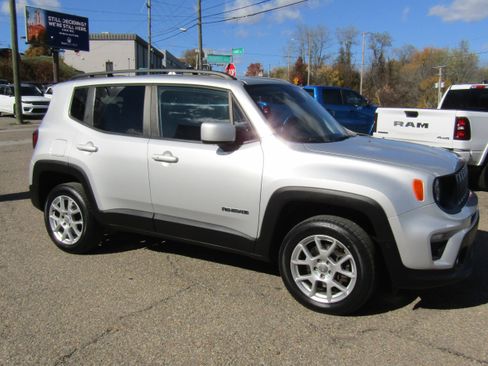 Used 2019 Jeep Renegade Latitude w/ UConnect 8.4 Nav Group image 5