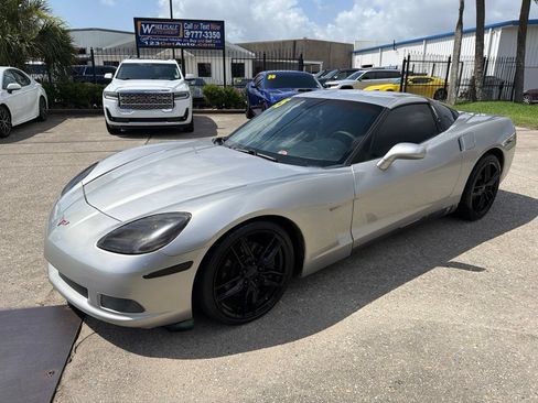 Used 2005 Chevrolet Corvette Coupe w/ Preferred Equipment Group RWD image 2
