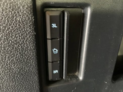 Used 2019 Ford Expedition Max XLT image 23