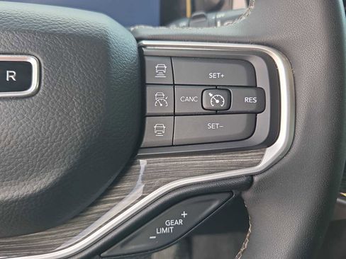 Used 2022 Jeep Wagoneer Series III w/ Flexible Seating Group image 19