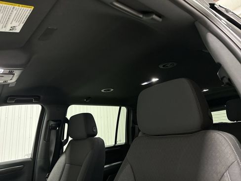 Used 2025 Chevrolet Suburban LS RWD image 19