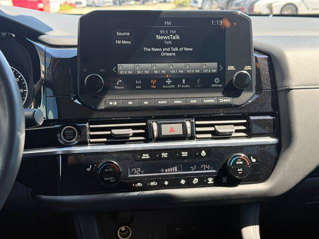 Used 2024 Nissan Pathfinder SL w/ Black Appearance Package FWD image 15
