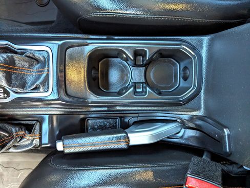 Used 2022 Jeep Gladiator Mojave w/ Cold Weather Group image 25