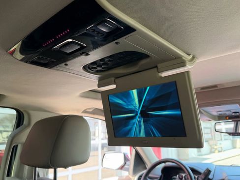 Used 2015 Chevrolet Suburban LT image 22