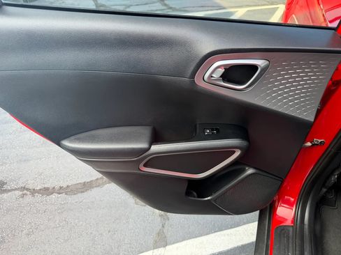 Used 2020 Kia Soul LX FWD image 12