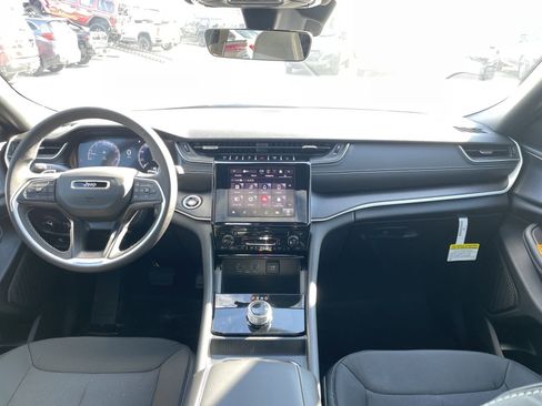 Used 2025 Jeep Grand Cherokee L Laredo image 26