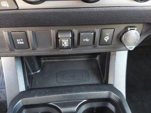Used 2021 Toyota Tacoma TRD Sport AWD/4WD image 31