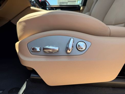 Used 2025 Porsche Macan image 28