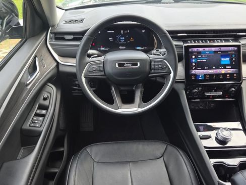 Used 2023 Jeep Grand Cherokee L Limited w/ Black Appearance Package AWD/4WD image 18