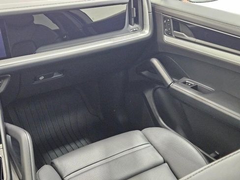 Certified 2025 Porsche Cayenne image 17