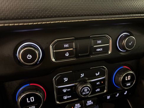 Used 2021 Chevrolet Tahoe Premier w/ Premium Package image 35