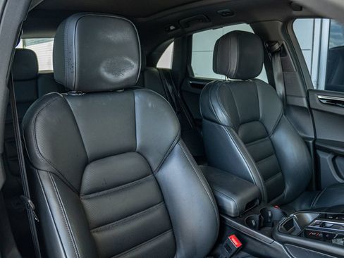 Certified 2024 Porsche Macan AWD/4WD image 28