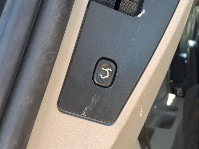 Used 2016 Dodge Grand Caravan SXT FWD image 20