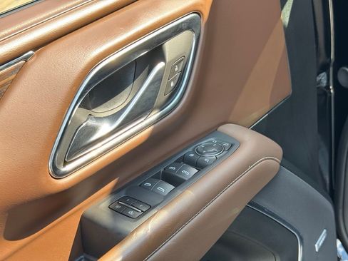 Used 2024 Chevrolet Suburban High Country image 31