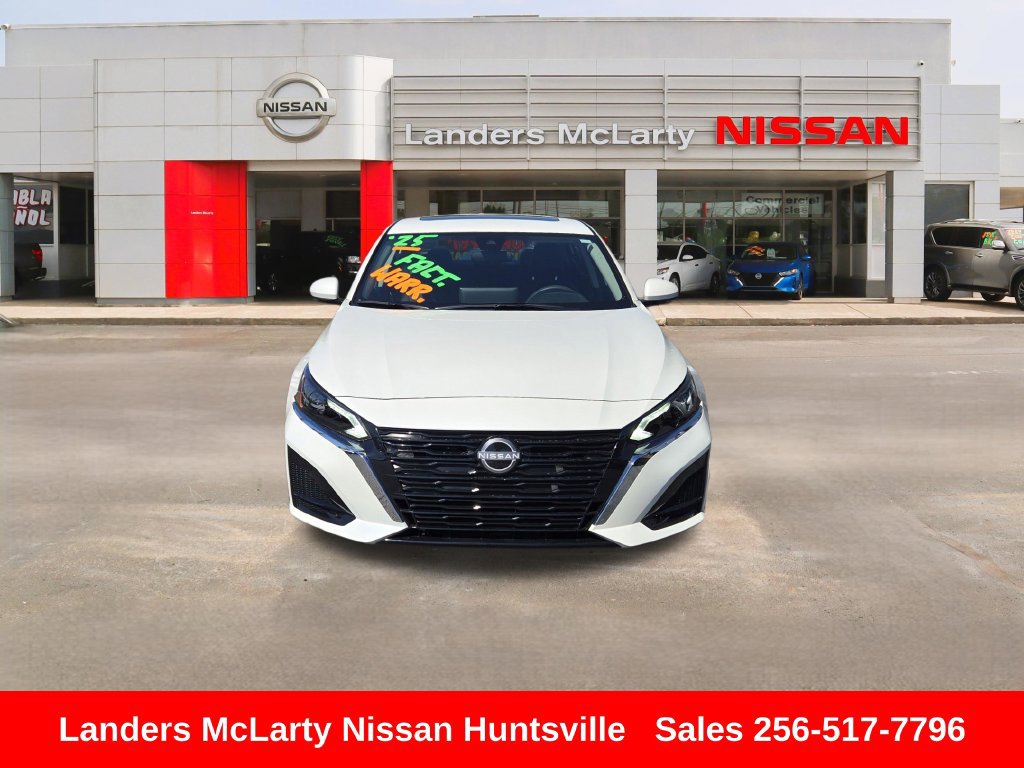 Used 2025 Nissan Altima 2.5 SL FWD image 11