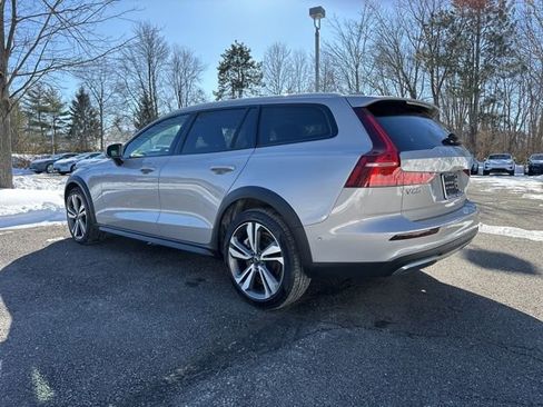 Certified 2025 Volvo V60 B5 Cross Country Plus image 6