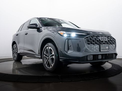 Certified 2025 Audi Q5 Premium Plus w/ Premium Plus image 1