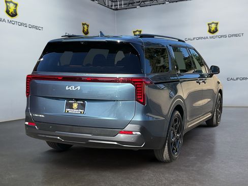 Used 2025 Kia Carnival SX Prestige image 5