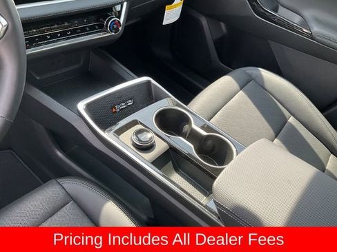 New 2026 Chevrolet Equinox LT w/ Convenience Package II AWD/4WD image 13