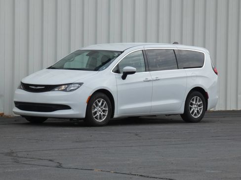 Used 2023 Chrysler Voyager LX FWD image 41
