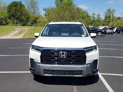 New 2026 Honda Pilot Touring image 3