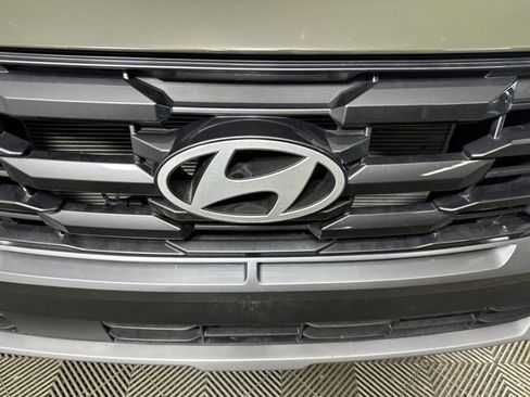 Certified 2025 Hyundai Tucson SE image 9