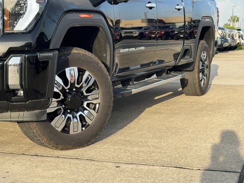 Used 2025 GMC Sierra 2500 Denali AWD/4WD image 3