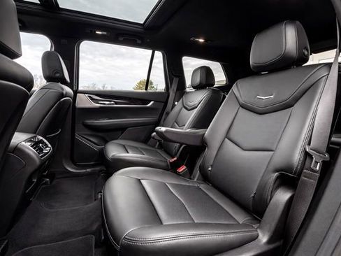 Used 2023 Cadillac XT6 Premium Luxury image 16