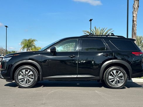 Used 2022 Nissan Pathfinder SV w/ SV Black Package FWD image 7