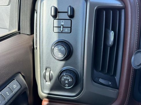 Used 2018 Chevrolet Silverado 1500 High Country image 18