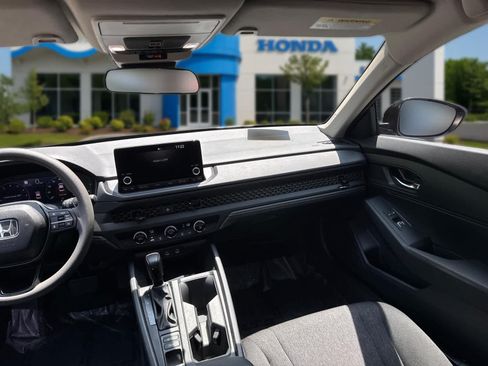 Used 2025 Honda Accord LX image 32