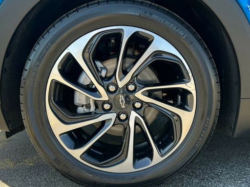 Used 2022 Chevrolet Bolt EUV Premier w/ Sun & Sound Package image 38