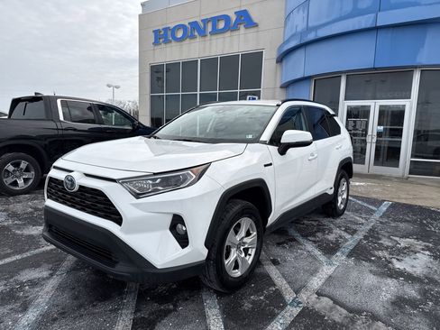 Used 2021 Toyota RAV4 XLE image 7