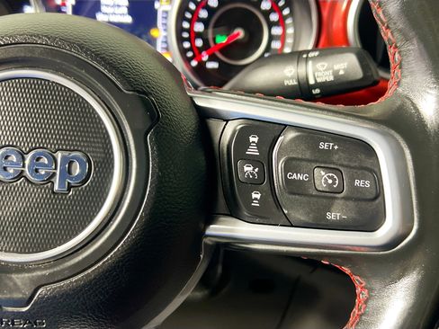 Used 2022 Jeep Gladiator Rubicon w/ Advanced Safety Group image 19