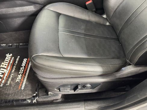 Used 2024 Kia Sorento S w/ Panoramic Sunroof Package image 13