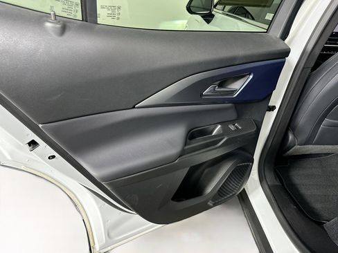 Used 2024 Chevrolet Equinox EV LT FWD image 33