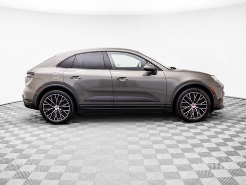 New 2026 Porsche Macan 4 Electric AWD/4WD image 7