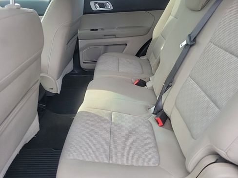 Used 2014 Ford Explorer XLT image 21