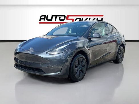 Used 2024 Tesla Model Y Long Range RWD image 3