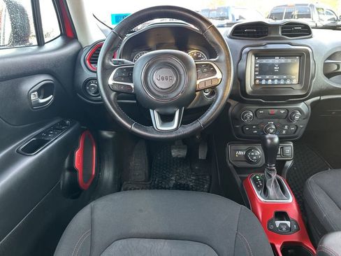 Used 2019 Jeep Renegade Trailhawk image 14