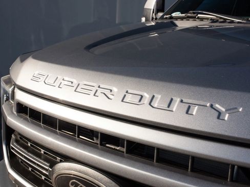 Used 2022 Ford F250 Lariat w/ Black Appearance Package image 10