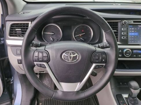 Used 2018 Toyota Highlander XLE AWD/4WD image 14