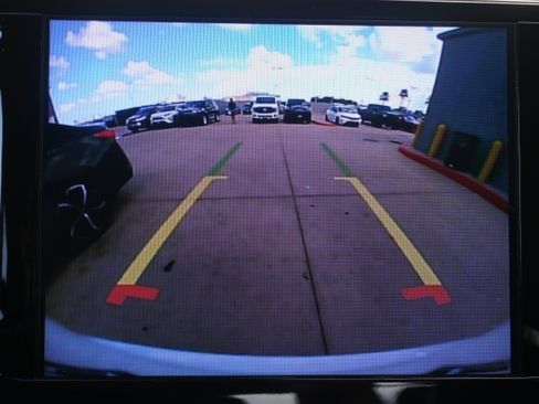 Used 2017 Chrysler Pacifica Touring-L w/ Tire & Wheel Group FWD image 18