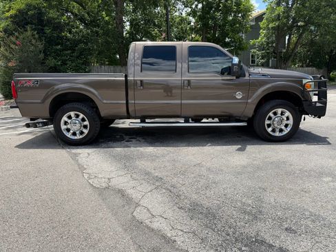 Used 2015 Ford F250 Lariat w/ Lariat Ultimate Package AWD/4WD image 4