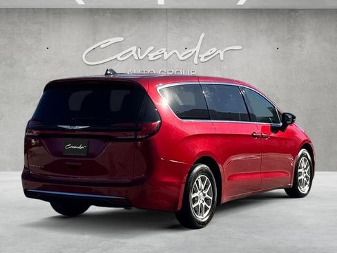 Used 2024 Chrysler Pacifica Touring-L image 16